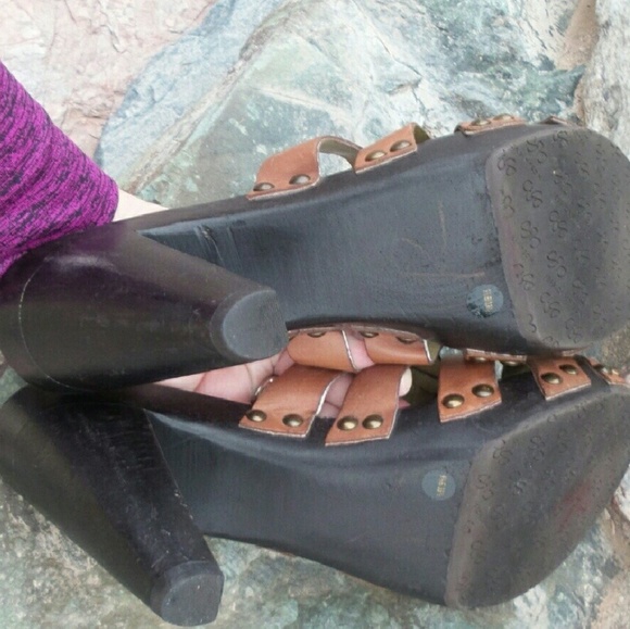 Jessica Simpson Leather Clogs - Picture 5 of 5